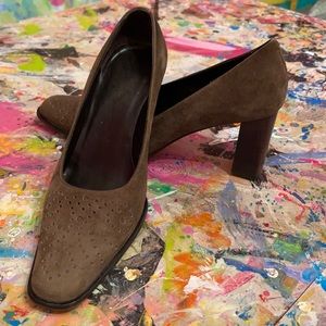 JOAN & DAVID Olive Suede Shoes 6 1/2